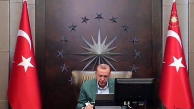 Resmi Gazete'de yayımlanan Cumhurbaşkanı Kararına göre, Kara Kuvvetleri Komutanlığı bünyesinde