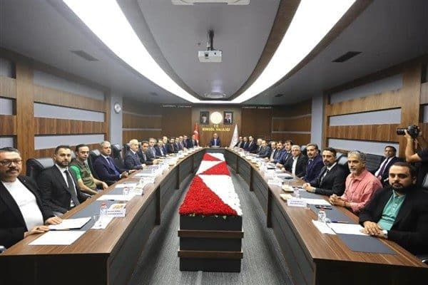 Toplantıya il, ilçe ve belde belediyelerinin yanı sıra Bingöl Üniversitesi,