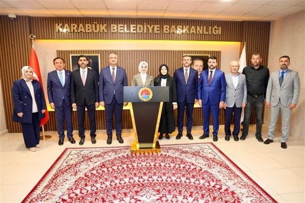 Görüşmede, kentte yürütülen sosyal hizmet projeleri ve geleceğe yönelik iş