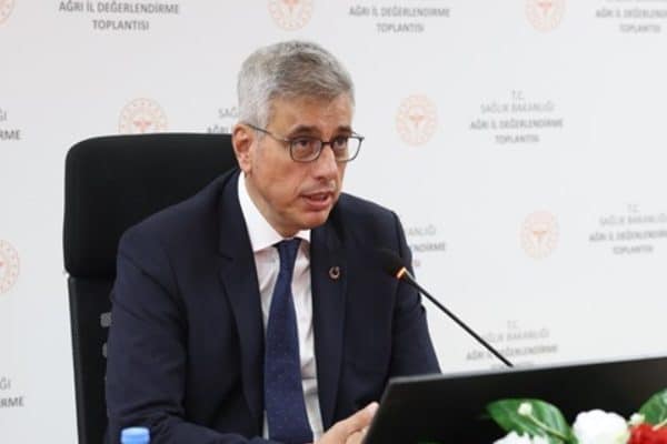 Sağlık Bakanı Memişoğlu, AK Parti Rize İl Başkanlığına ziyaret gerçekleştirdi.