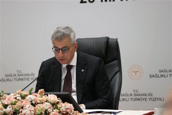 Sağlık Bakanı Memişoğlu, yayımladığı mesajda “Önemli mevkilerde milletimize hizmet etmiş,