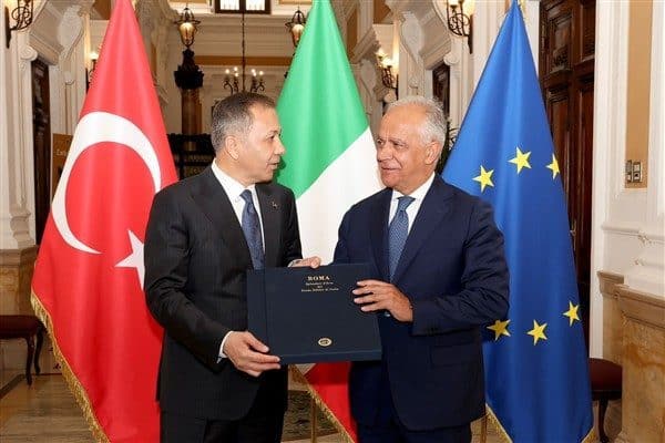 İçişleri Bakanı Yerlikaya, Roma’da İtalya İçişleri Bakanı  Piantedosi ile bir