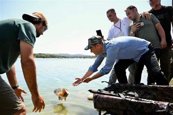 Balıkesir Büyükşehir Belediye Başkanı Akın, olta balıkçılığını geliştirmek amacıyla Balıkesir