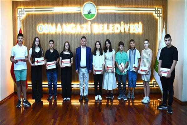 Osmangazi Belediyesi’nin 8-11 ve 12’nci sınıf öğrencileri ile mezuna kalan