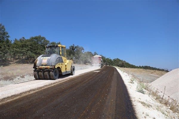 Bursa Büyükşehir Belediyesi, kırsal bölgelerdeki yolları daha sağlıklı hale getirmek