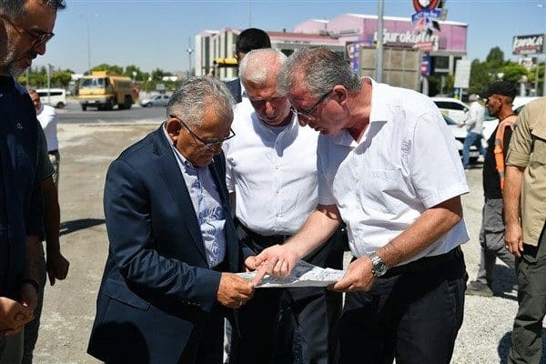 Yeşil Mahalle Erkilet Bulvarı bağlantı yolunda altyapısı tamamlanan güzergahta sıcak