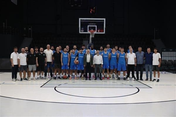 Çayırova Belediyesi Basketbol Takımı, hazırlıklarına devam ediyor. Basketbol takımının antrenmanına,