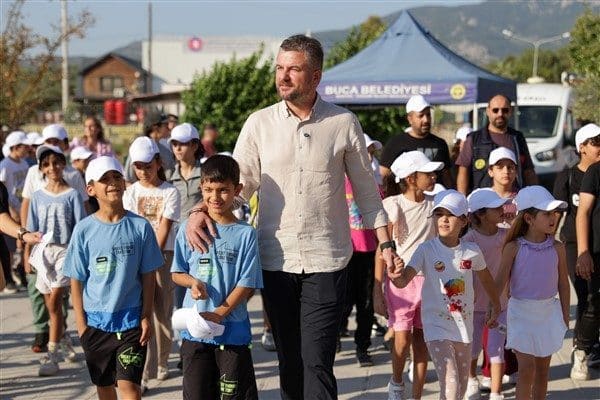 Buca Belediyesi, ilçenin dezavantajlı mahallelerinde yaşayan çocuklar için etkinlik gerçekleştirdi.