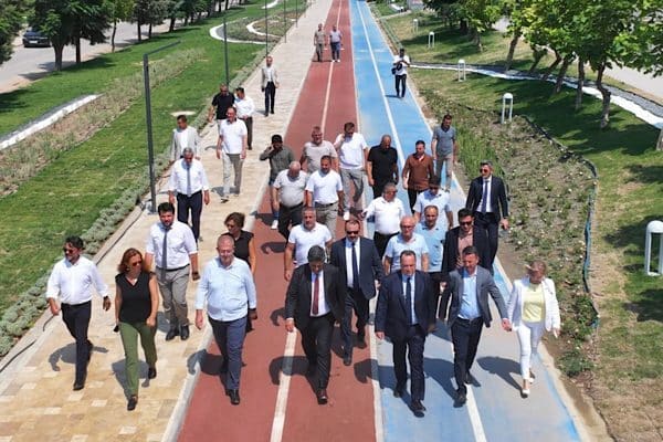 Manisa Büyükşehir Belediye Başkanı Besim Dutlulu, Akhisar’da yürütülen asfalt çalışmaları