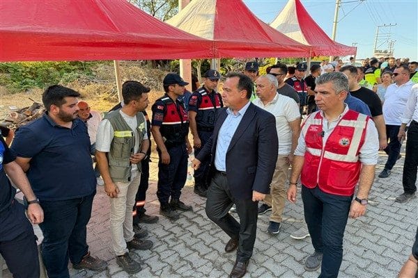 Soma’nın Turgutalp Mahallesi’nde yaşanan orman yangını ile mücadele devam ederken,