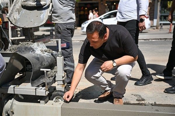 Bornova Belediyesi, ilçenin en işlek caddelerinden biri olan Mustafa Kemal