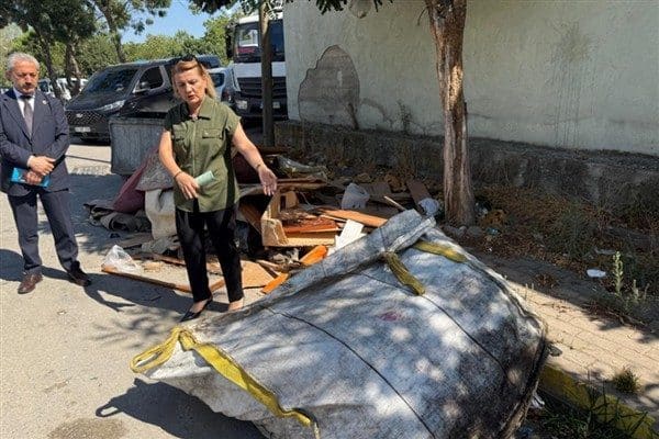 İzmit Belediye Başkanı Hürriyet, Başkan Yardımcısı Celal Hülür ve birim