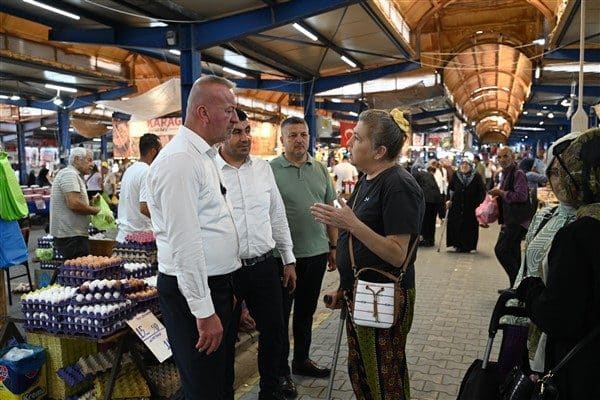 Karacabey Belediye Başkanı Fatih Karabatı, Ömer Matlı Kapalı Pazaryeri’ne giderek
