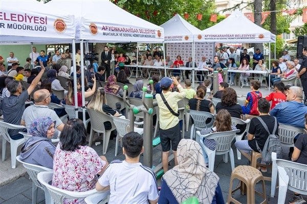 Birim müdürleriyle birlikte gerçekleştirilen toplantıda Başkan Burcu Köksal, hemşehrilerin talep,