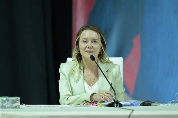 Konak Belediye Başkanı Nilüfer Çınarlı Mutlu, 1.Kadriye Mahallesi’nde bulunan hurda