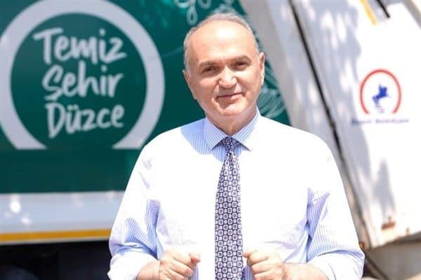 Kampanya kapsamında mahallelerde başlatılan temizlik seferberliğinin yanı sıra kalabalık alanlarda