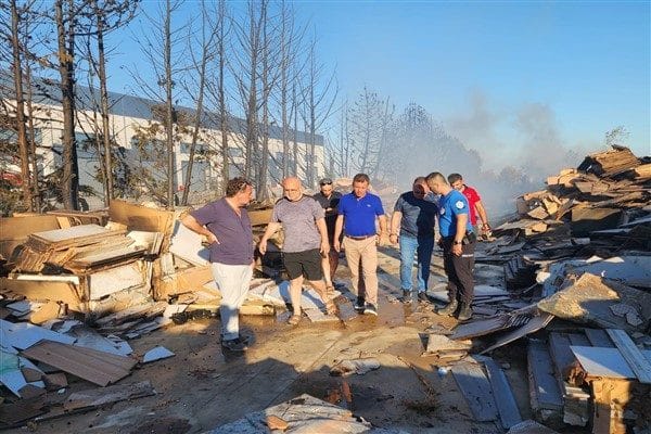Yangın haberini alır almaz bölgeye giden Başkan Sarıkurt, yangının çıkış