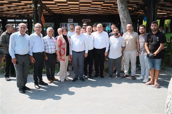 Ceyhan’da vatandaşlarla, muhtarlarla ve siyasilerle bir araya gelen Güngör Geçer’e,