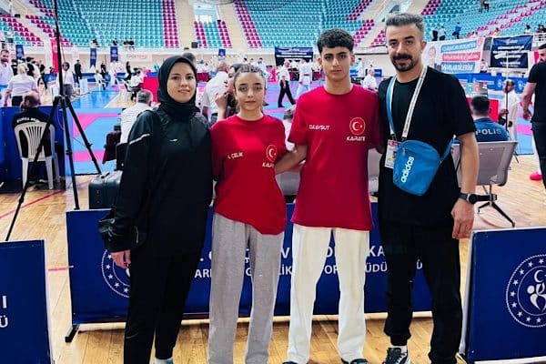 Batman Gençlik ve Spor İl Müdürü Mehmet Şafi Özperk, karate branşında