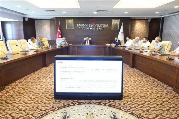 Senato Odası'nda gerçekleşen toplantıya, Rektör Yardımcısı Prof. Dr. İbrahim Yasin