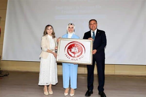 Bingöl Valisi Ahmet Hamdi Usta yaptığı konuşmada, koruyucu aile modelinin