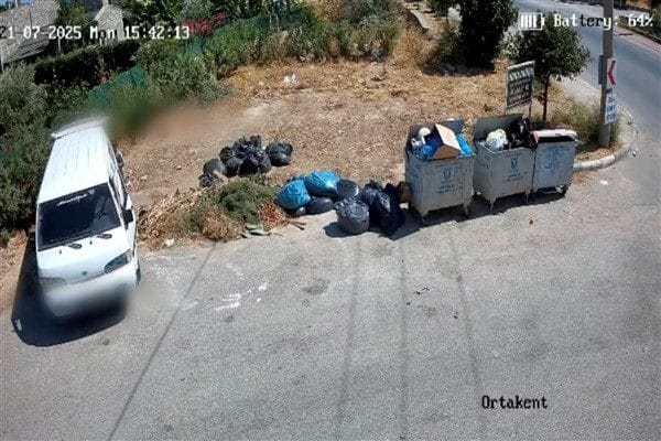 Zabıta Müdürlüğü ve Temizlik İşleri Müdürlüğü ekiplerinin koordineli olarak yürüttüğü