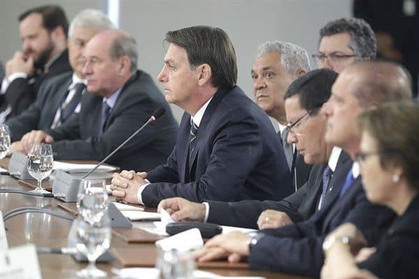 Yargıç Alexandre de Moraes'in Pazartesi günü verdiği karara göre, aşırı