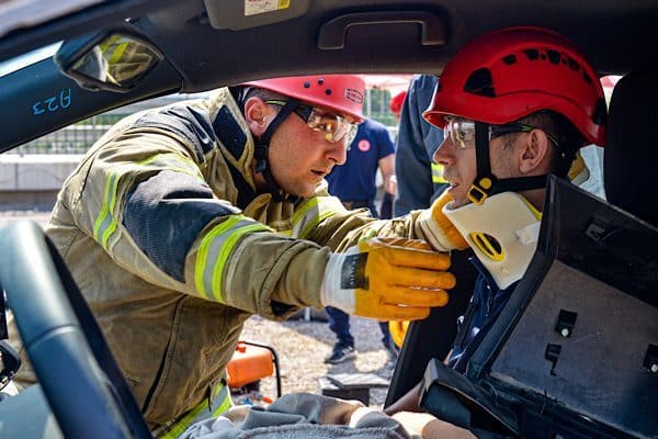 Bursa Büyükşehir Belediyesi İtfaiye Daire Başkanlığı’na katılan 100 yeni itfaiye