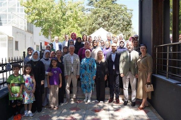 Buluşmada Orhangazi Belediye Başkanı Bekir Aydın ve eşi Kıymet Aydın,