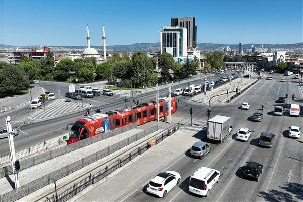 Projeyle, toplam 9 bin 445 metre uzunluğa ve 11 istasyona