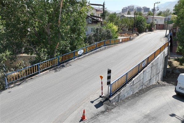 Malatya Büyükşehir Belediyesi, Yeşilyurt ilçesi Konak Mahallesi'nde depremde zarar gören
