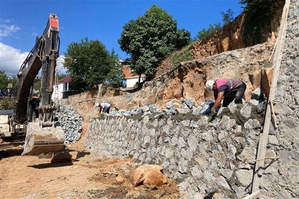 Ordu Büyükşehir Belediyesi, yatırımlarına devam ediyor. Altyapısı tamamlanan güzergahlar asfalt