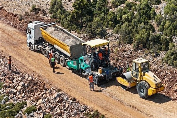Menteşe Belediyesi ile imzalanan protokol kapsamında İkizce-Kozağaç yolunda 2 bin