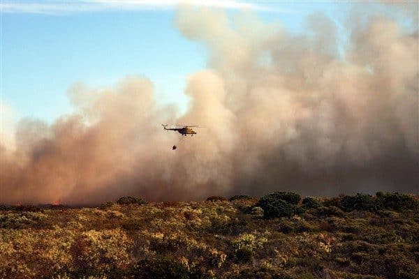 Çanakkale Valisi Toraman, merkezdeki yangına; 9 uçak, 10 helikopter ile