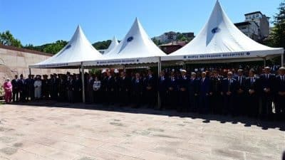 Gerçekleşen anma törenine; Celal Bayar’ın torunu Akile Gürsoy, Cumhurbaşkanlığı Genel