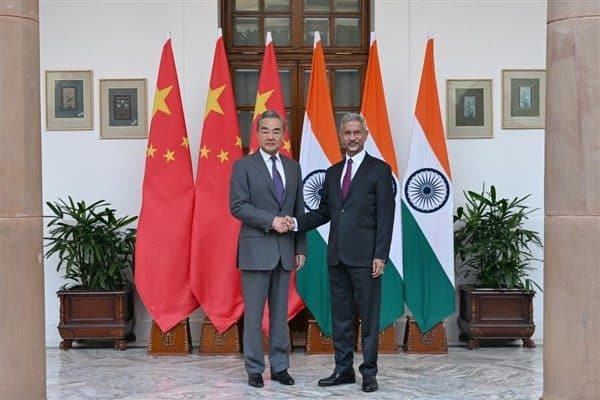 Çin Dışişleri Bakanı Wang Yi ile Hindistan Dışişleri Bakanı Subrahmanyam