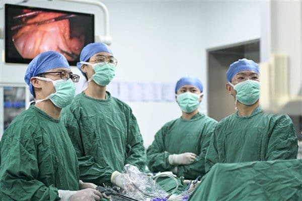 Çin’de sağlık çalışanı sayısının geçen yılın sonu itibarıyla 15 milyon
