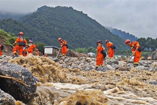 Çin’in kuzeybatısındaki Gansu eyaletinde meydana gelen sel felaketi nedeniyle 13