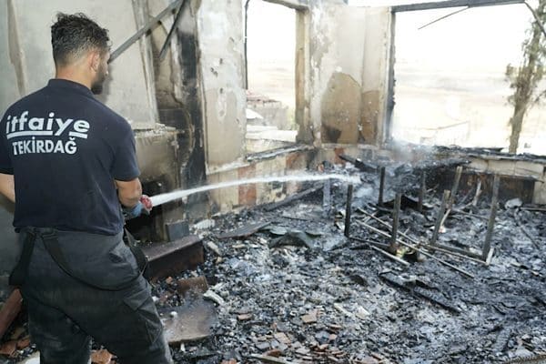 Çorlu’nun Önerler Mahallesi’nde kırsal alanda başlayarak yerleşim yerlerine doğru hızla