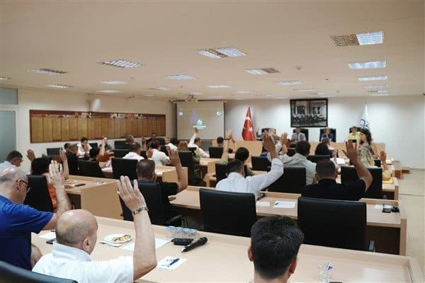 Çorlu Belediye Başkanı Ahmet Sarıkurt’un başkanlığında Çorlu Belediyesi Meclis Salonu’nda
