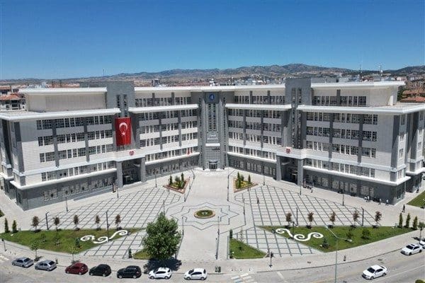 Dolandırıcıların, Çorum Belediyesi nezdinde resmi bir görev ya da yetkisi