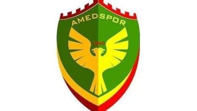 Maçın 33’üncü dakikasında Çorumspor oyuncusu Oğuz Gürbulak, takımını 1-0 öne