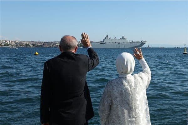 Cumhurbaşkanı Recep Tayyip Erdoğan, TEKNOFEST Mavi Vatan kapsamında İstanbul Boğazı'ndan geçiş