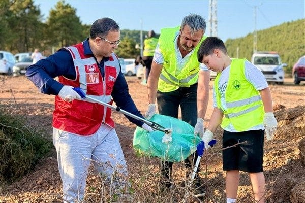 Derince Belediye Başkanı Av. Sertif Gökçe’nin öncülüğünde, başkan yardımcıları, meclis