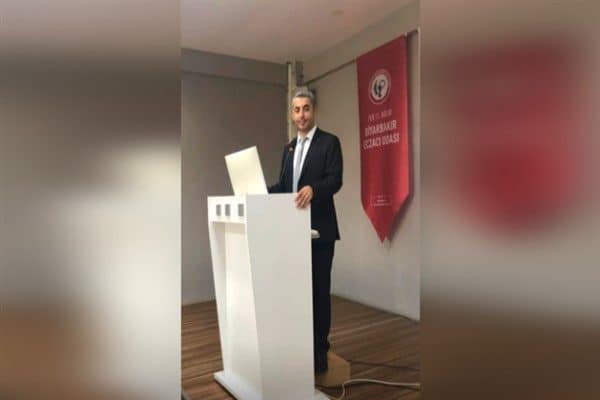 Eczacı Halim Aşan, açıklamasında “Eczacılık mesleği bugün yalnızca ekonomik sorunlarla