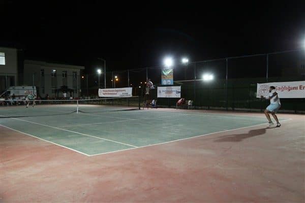 Talaytepe Sağlıklı Hayat Merkezi Tenis Kortu’nda 10 gün boyunca devam
