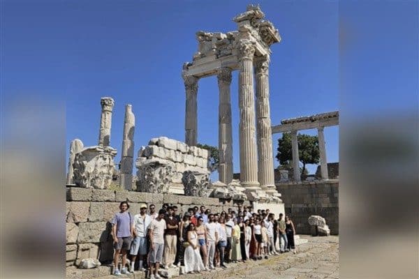 Lokman Hekim Sağlık Vakfı bursiyerleri, 13 Ağustos’ta tıp tarihinin en