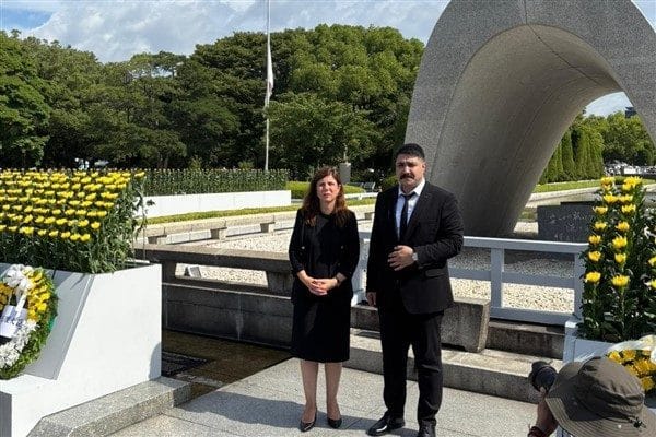 Diyarbakır Büyükşehir Belediyesi Eş Başkanı Serra Bucak ve Meclis üyesi