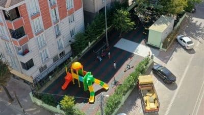 Süleymaniye Mahallesi’nde yer alan Karanfil Parkı, belediye ekiplerinin çalışmalarıyla tamamen