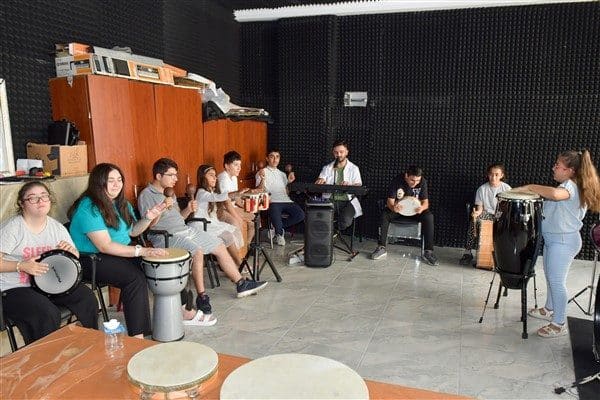 Engelliler Koordinasyon Merkezi bünyesinde faaliyet gösteren Engelsiz Sanat Atölyesi, özel